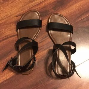 American Eagle Black stewpot sandals